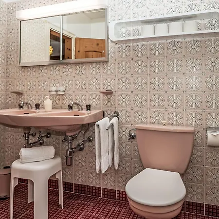 Apartment Chesa Minchueletta By Interhome